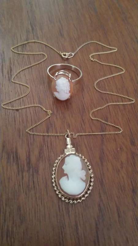 1920's Cameo 9ct Gold Ring and Cameo Pendant with gold chain. All 9ct GOLD