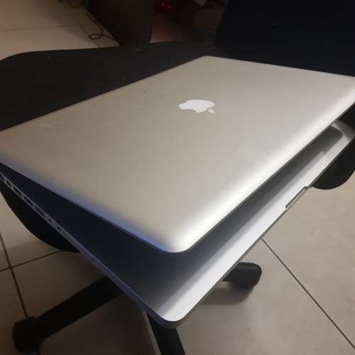 Apple MacBook Pro `Core i7` 2.3 17` Late 2011