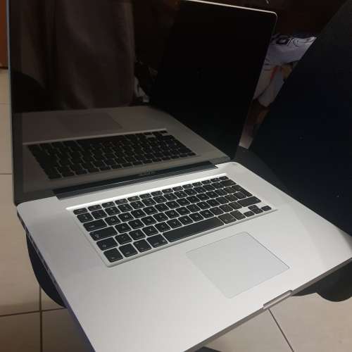 Apple MacBook Pro `Core i7` 2.3 17` Late 2011