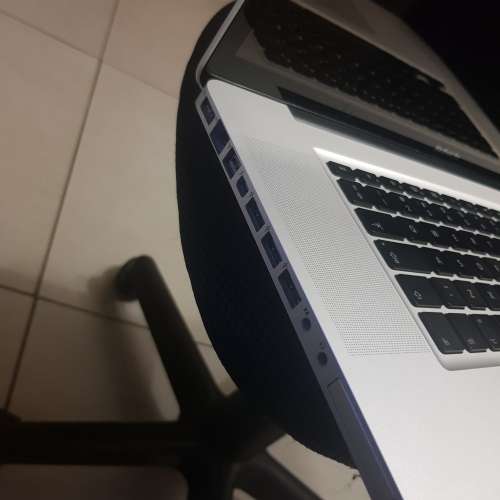 Apple MacBook Pro `Core i7` 2.3 17` Late 2011