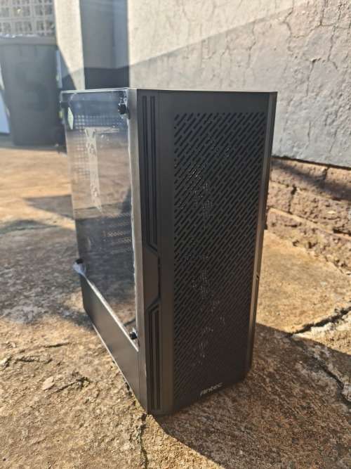 Mid level Case. I7-8700k/8GB+8GB DDR4 2666 RAM/250GB nvme ssd/Graphics card 610 1GB/win 11 pro
