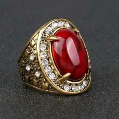 Stunning Vintage ladies Ring with Austrian Crystal