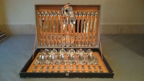 Eetrite 51 Piece 24 ct Gold Plated Cutlery set in Orriginal Box (purchased 1989)