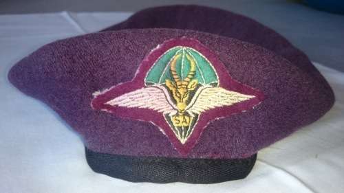 1 Parachute Battalion Beret size 54 with inner,good condition.