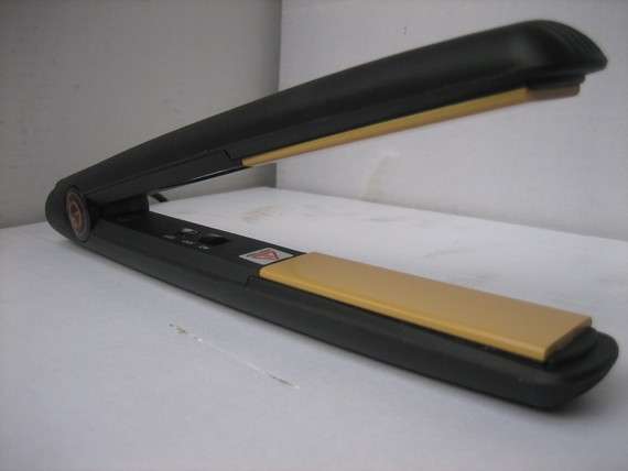 G3 PROFESSIONAL HAIRSTYLER HAIR IRON!!!! READ THE RATINGS!!!