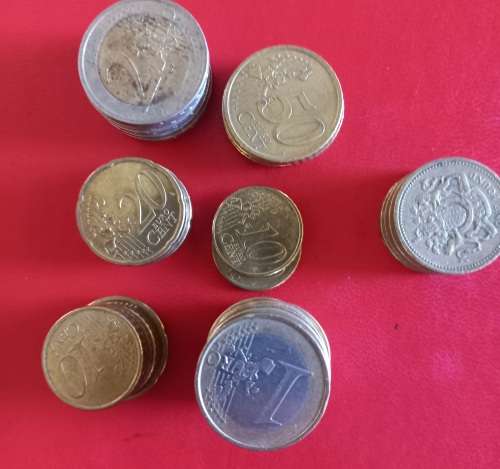 27.8 EURO AND 4 BRITISH POUNDS IN COINS,TOTAL VALUE AT TIME OF LISTING  R561