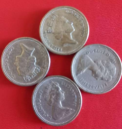 27.8 EURO AND 4 BRITISH POUNDS IN COINS,TOTAL VALUE AT TIME OF LISTING  R561
