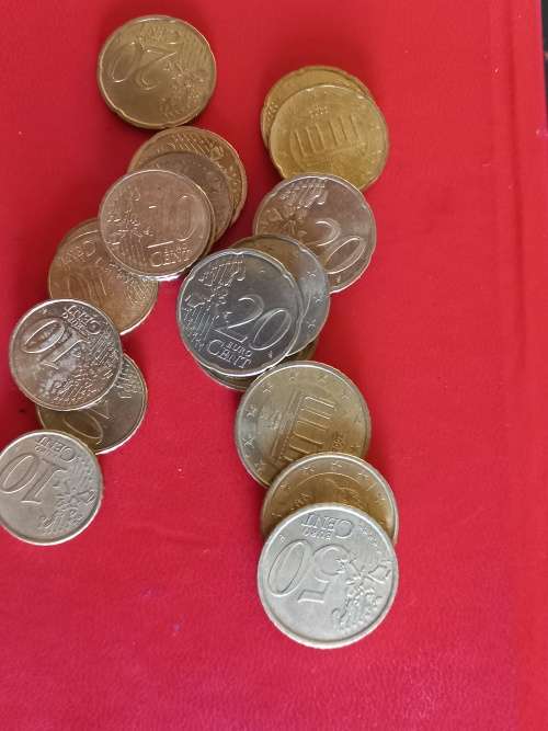 27.8 EURO AND 4 BRITISH POUNDS IN COINS,TOTAL VALUE AT TIME OF LISTING  R561