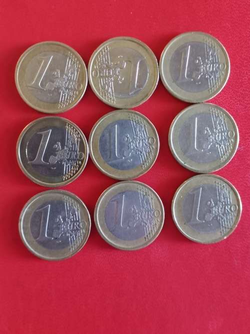 27.8 EURO AND 4 BRITISH POUNDS IN COINS,TOTAL VALUE AT TIME OF LISTING  R561