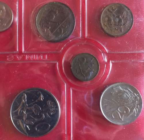 1976 UNCIRCULTED COIN SET INCLUDING THE SILVER R1