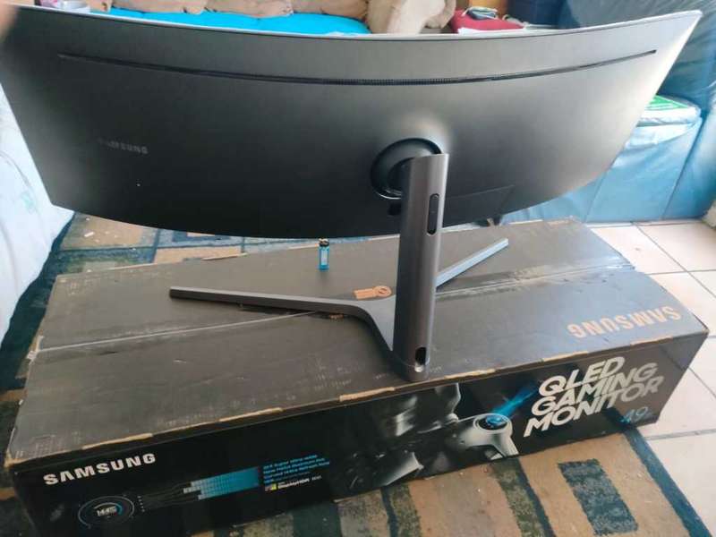 *** MASSIVE ***  SAMSUNG 49-Inch CHG90 144Hz Curved Gaming Monitor (Please Read)