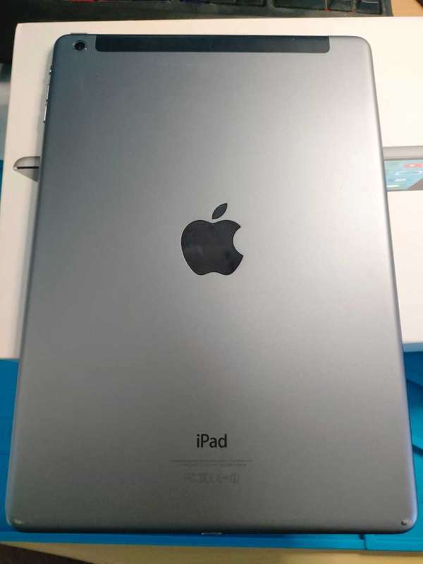 iPAD AIR (A1475) GREAT CONDITION
