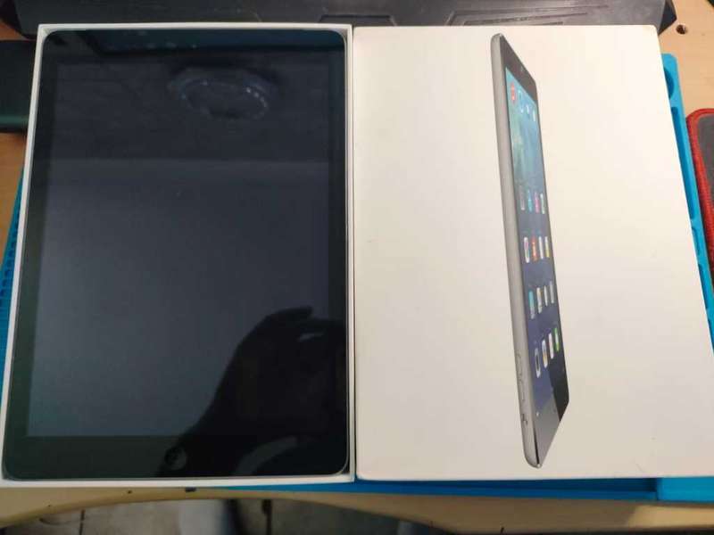 iPAD AIR (A1475) GREAT CONDITION