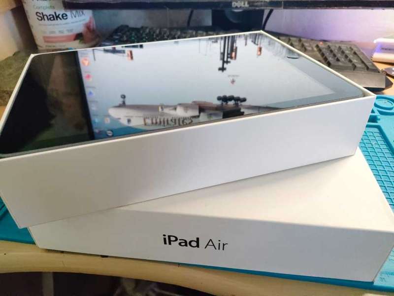 iPAD AIR (A1475) GREAT CONDITION