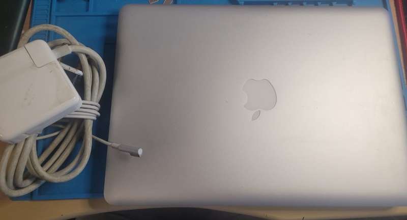 MacBook Pro | i5 2.5 GHz | 13` Mid-2012 | 4GB RAM | 500GB HDD & Charger | Liquid Damaged