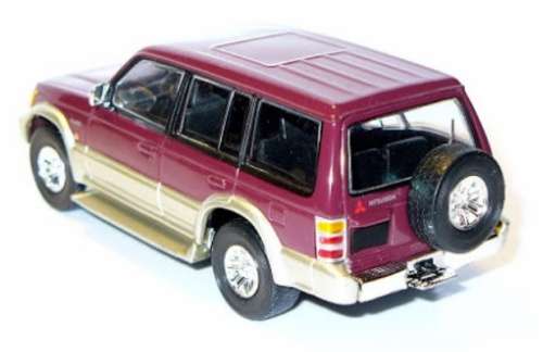 Mitsubishi Pajero lwb 1997 1-43 pre-owned unboxed (replaced mirror) unplayed, superb condition
