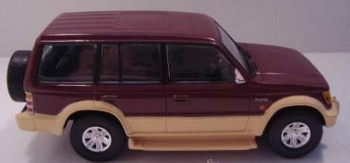 Mitsubishi Pajero lwb 1997 1-43 pre-owned unboxed (replaced mirror) unplayed, superb condition
