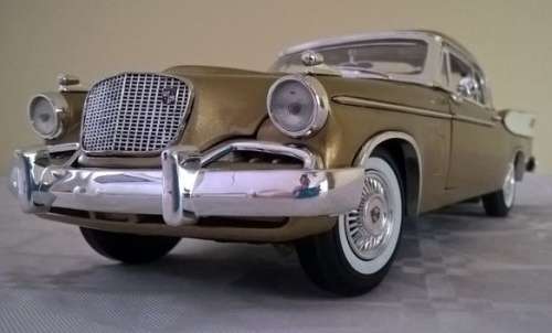 Studebaker Golden Hawk 1957 gold+white 1/18 pre-owned, original box, superb condition!