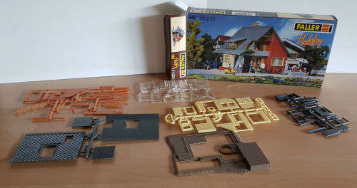 H0 gauge 1:87 House with balcony (125x81mm) building kit, H0.1-87.HO 6/Faller.131225