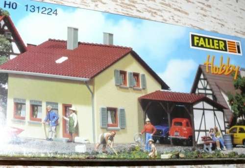 H0 gauge suburban Residence w. carport 127x114x75mm building kit #H0.1-87.HO Faller.131224