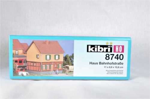 H0 gauge House on Station Road 110x88x106mm building kit #H0.1-87.HO Kibri.8740