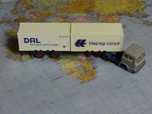 HO scale - Wiking Container Rig w. 2 x 20' Dry-Van-Containers DAL/HL