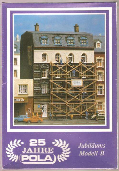 N scale - Pola B - large 5 storey TOWNHOUSE w. renovation trestles - mint/unassembled - sealed