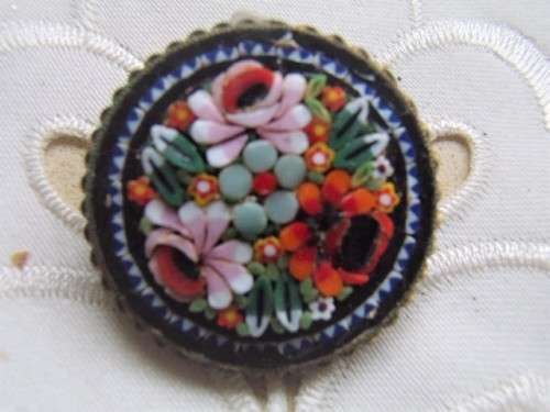Mico Mosaic - A round shaped Broach with delicate floral mosaic