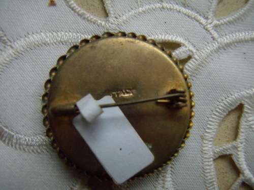 Mico Mosaic - A round shaped Broach with delicate floral mosaic