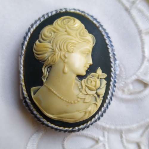 Estee Lauder Solid Perfume Cameo