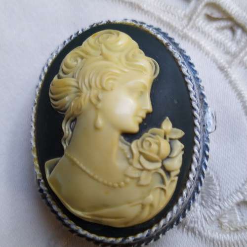 Estee Lauder Solid Perfume Cameo
