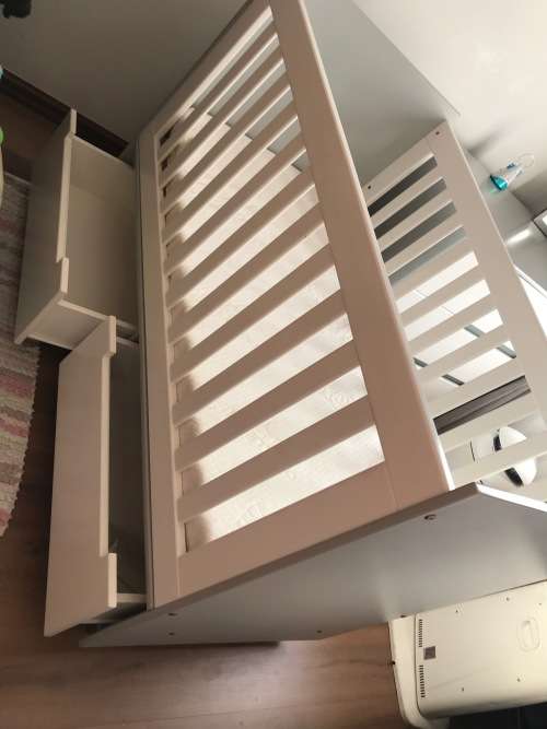 Wooden Cot & Compactum