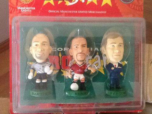 27 Shell sports figurines (including collector files) PLUS 3 Manchester United figurines