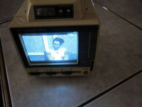 TOPSONIC HANDY 4.5" MINI TV MODEL BTR-301 BLACK AND WHITE