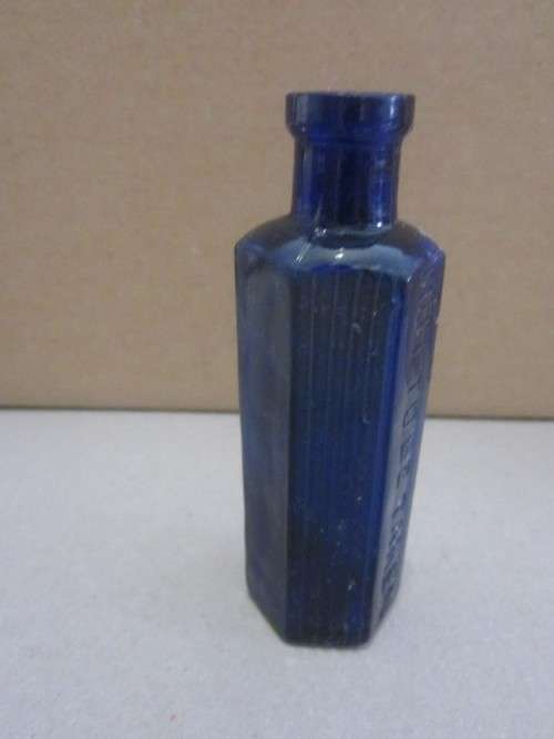 VINTAGE OPTREX COLBALT BLUE GLASS EYE WASH BATH plus OCTAGONAL CHEMISTS BOTTLE