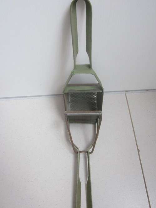 VINTAGE POTATO MASHER