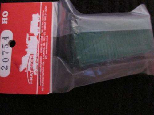 Green HO-Scale Shipping Container