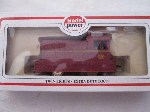 17F Powered Shunter, Extra Duty Loco, Twin Lights