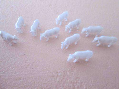 New cows in N scale, unpainted x 10