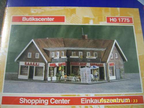 NEW SHOPPING CENTER HO SCALE KIT