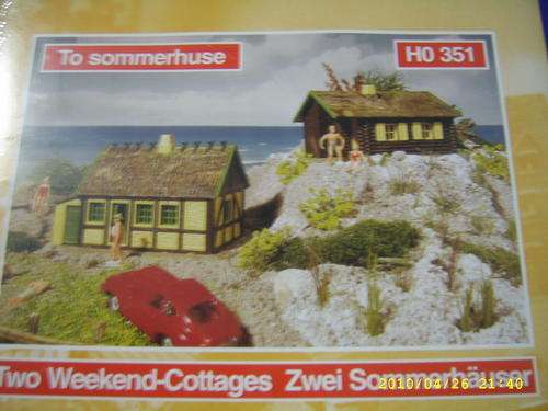 NEW 2 WEEKEND HOUSES HO SCALE KIT