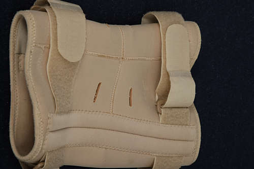 Knee gaurd in good condition - size M/L code 200