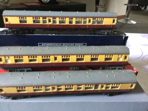 Lot various OO Couches  DC wheels unboxed