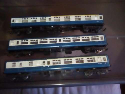 OO SALE : Job Lot. Three BR Blue Cream Coaches as per Pics. Unboxed