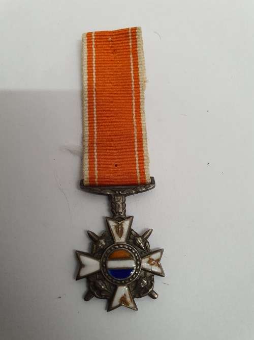 Miniture , unissued Honoris Crux bronze