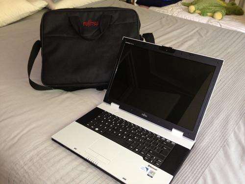 Fujitsu Esprimo Mobile Laptop