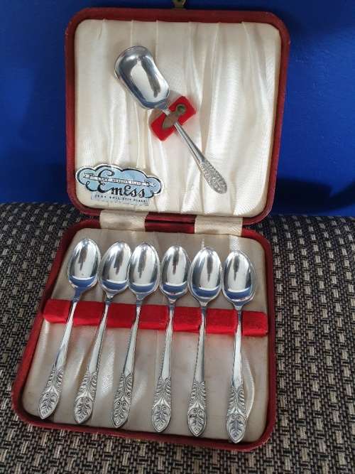 Vintage EMESS silverplated spoon set