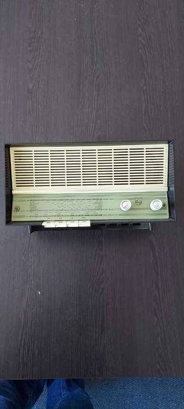 Vintage Philips Bakelite Radio
