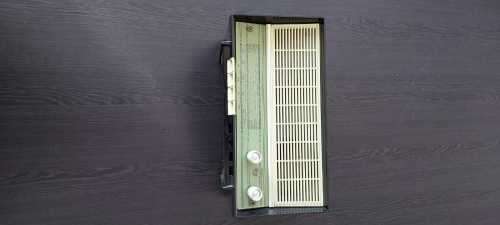 Vintage Philips Bakelite Radio