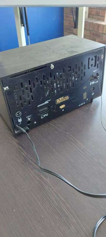 Vintage Philips Bakelite Radio